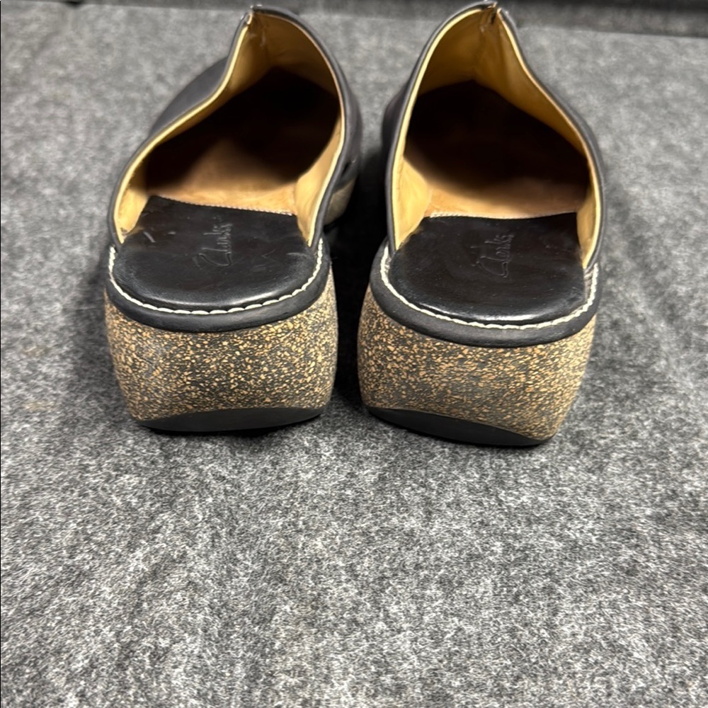 Clarks Black Loafers Slip-Ons Minimalist Design - Picture 4 of 7